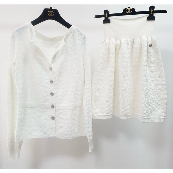 Chanel White Textured Knit Cardigan Skirt Suit Sz.36 - Picture 1 of 9
